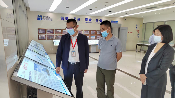 国开金融副总裁卢伟一行考察成都allwin半导体制造有限公司